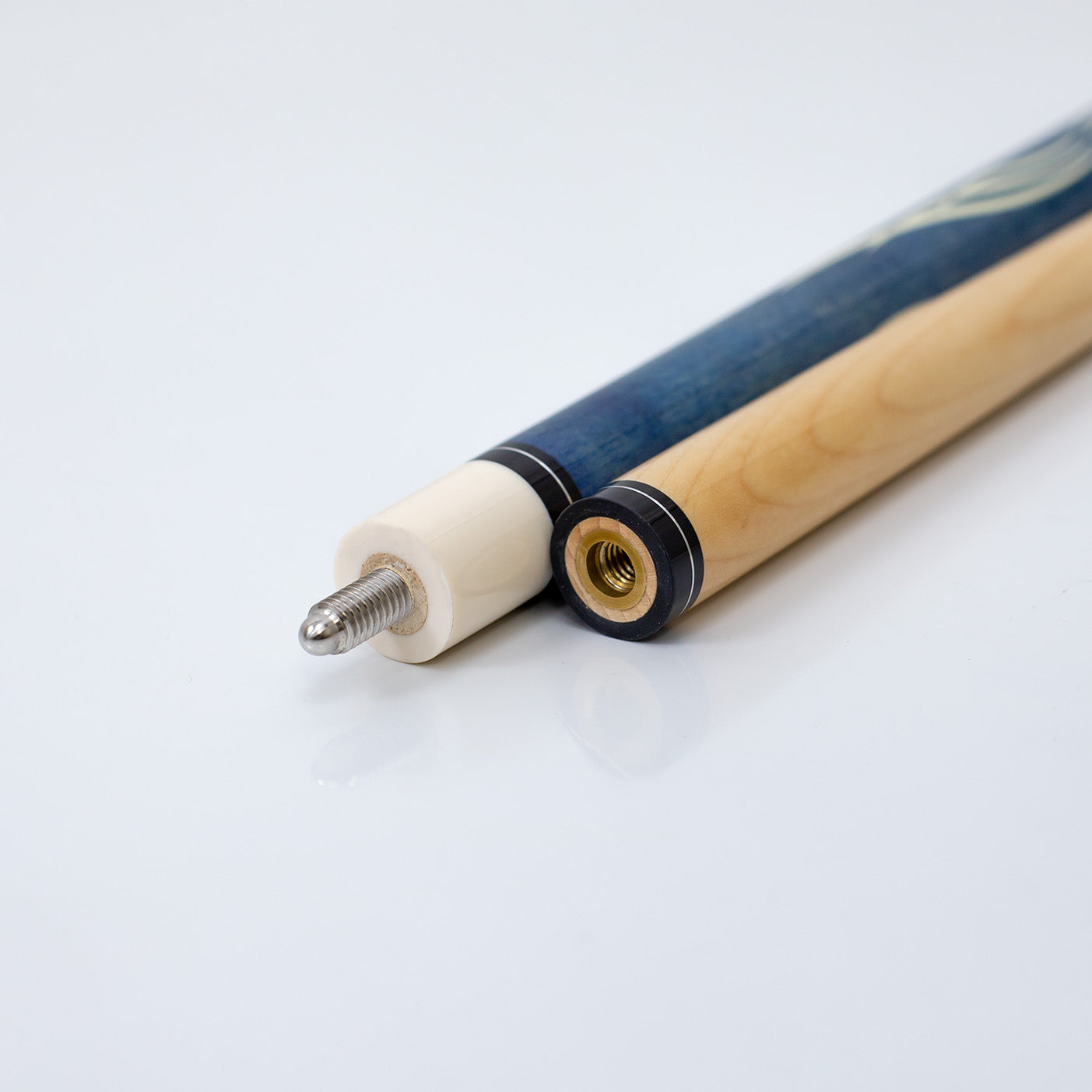 BAGUETTE DE BILLARD PEARSON PK SERIES - FLÈCHE EN CARBONE BLEUE AVEC POIGNÉE BLANCHE 11.8MM 19OZ